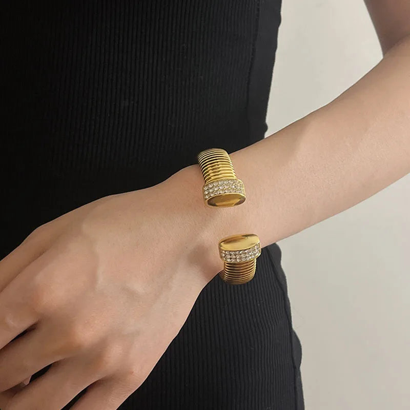 Plestia cuff