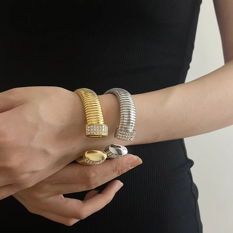 Plestia cuff